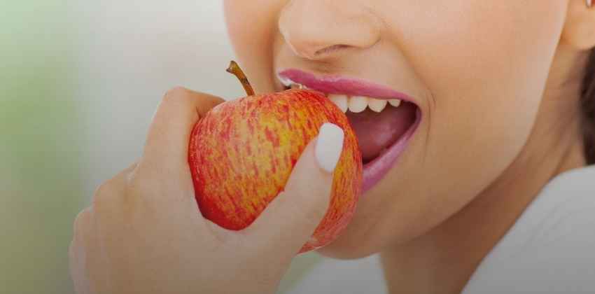 Você Tem o Costume de Mastigar de Um Lado Só? Entenda os Riscos para Sua Saúde Bucal