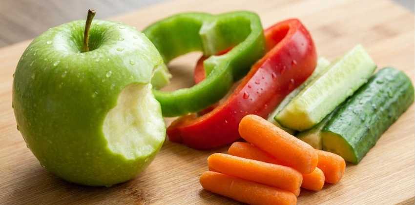 Alimentos Detergentes: Maçã, pera e cenoura ajudam mesmo a limpar os dentes? Entenda como funcionam.