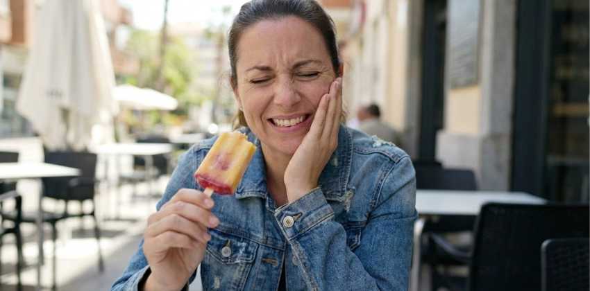 Sensibilidade no Verão: Por que sorvetes e bebidas geladas causam dor e como tratar?
